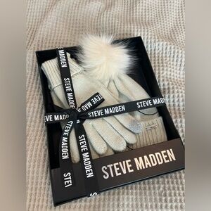 Steve Madden Beanie & Glove set
